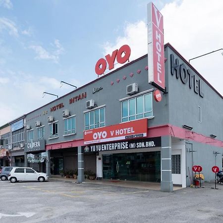 Oyo 90050 V Hotel Teluk Intan Exterior foto