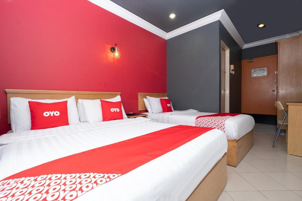 Oyo 90050 V Hotel Teluk Intan Exterior foto