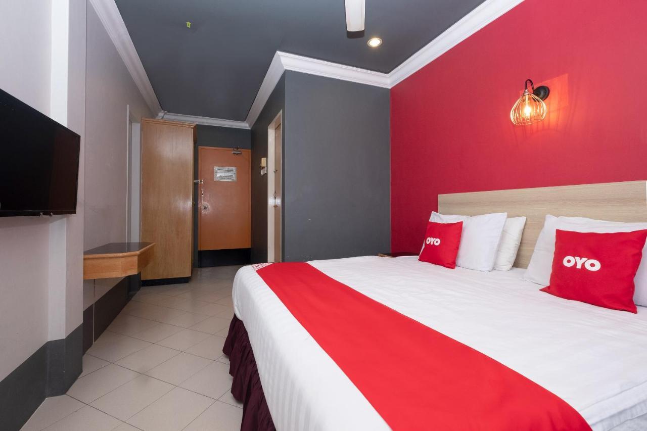 Oyo 90050 V Hotel Teluk Intan Exterior foto