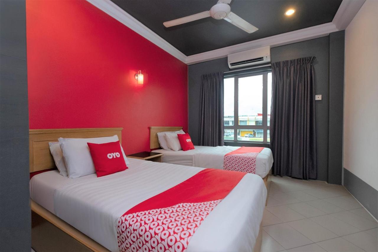 Oyo 90050 V Hotel Teluk Intan Exterior foto