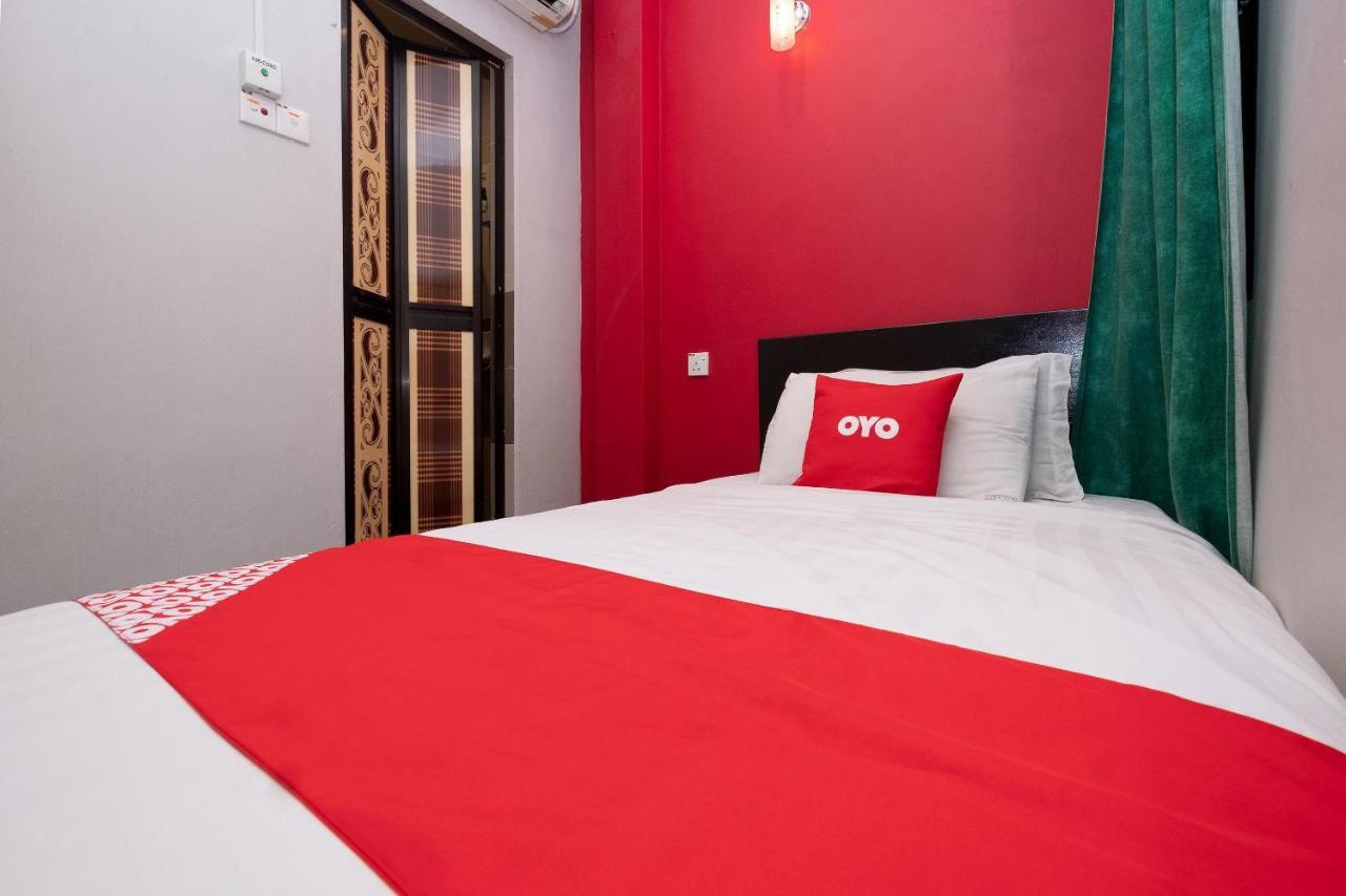 Oyo 90050 V Hotel Teluk Intan Exterior foto