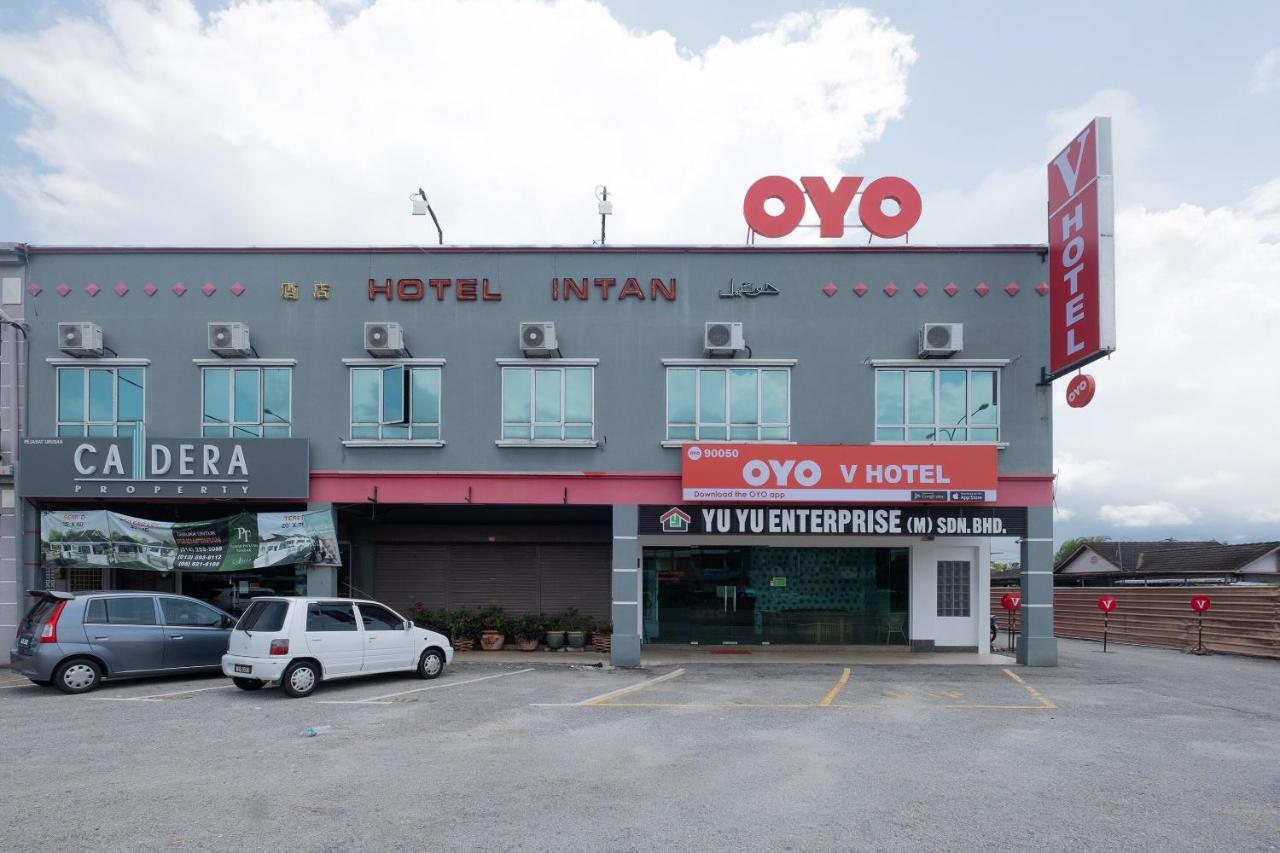 Oyo 90050 V Hotel Teluk Intan Exterior foto