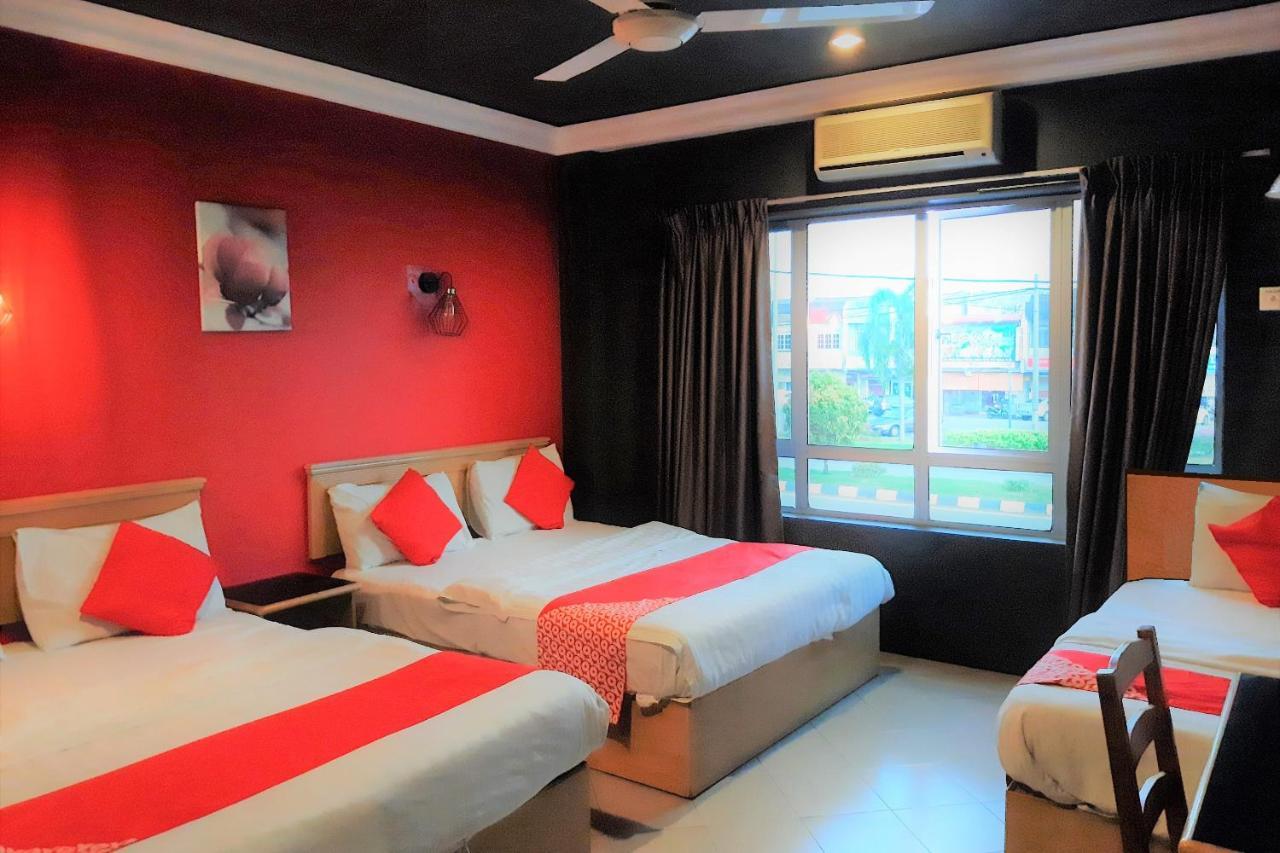 Oyo 90050 V Hotel Teluk Intan Exterior foto