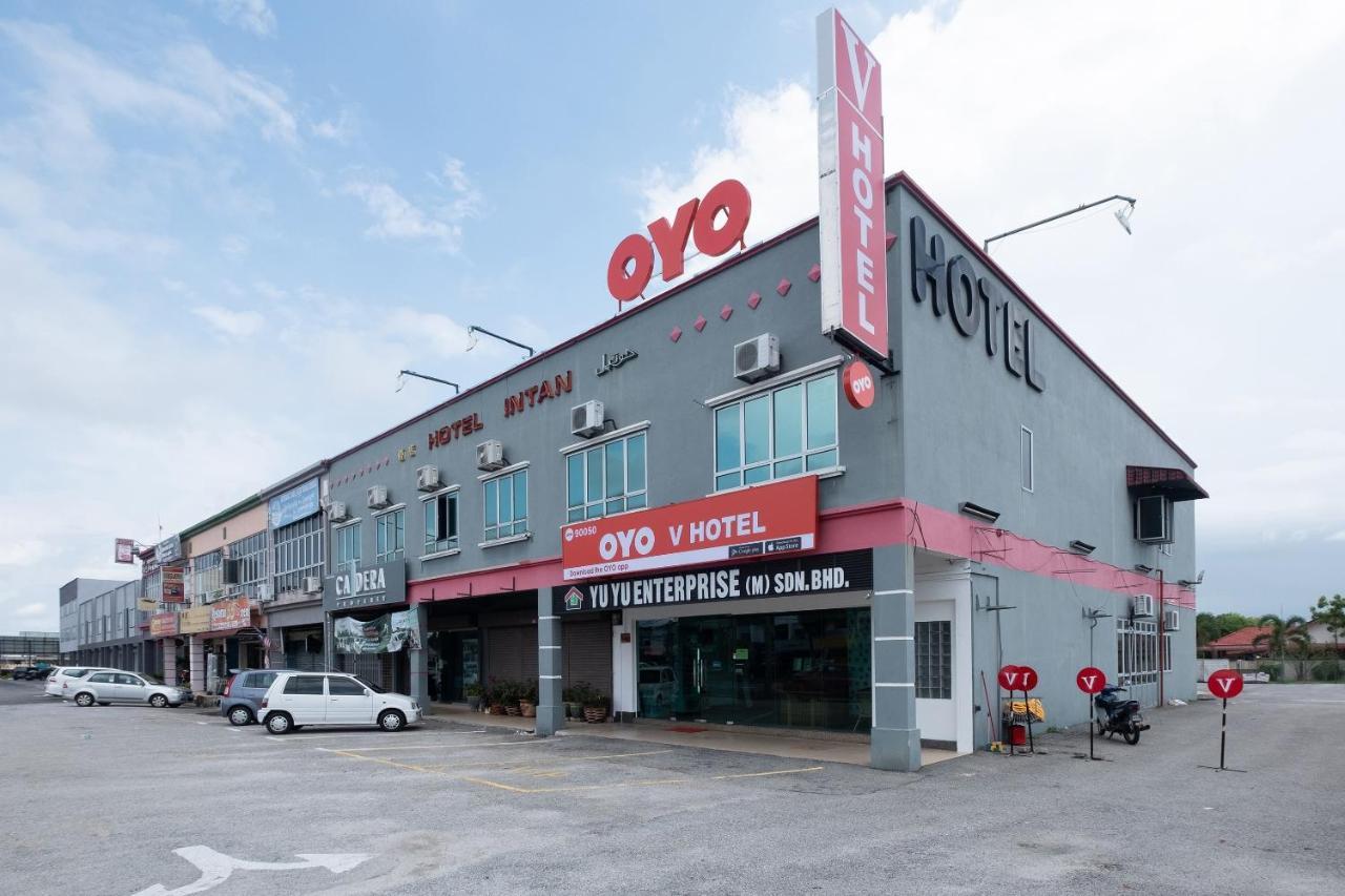 Oyo 90050 V Hotel Teluk Intan Exterior foto