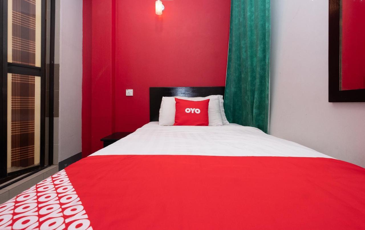 Oyo 90050 V Hotel Teluk Intan Exterior foto